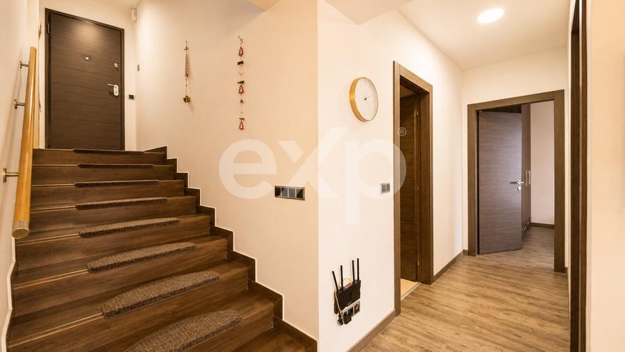 Apartament cu 4 camere decomandat, mobilat în Poiana Brașov