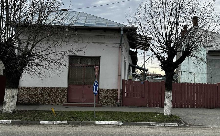 Casă cu 4 camere cu Teren 500 Mp în Central