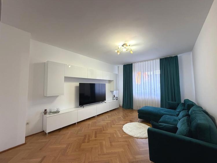 Duplex cu 8 camere cu Piscina în Cetate