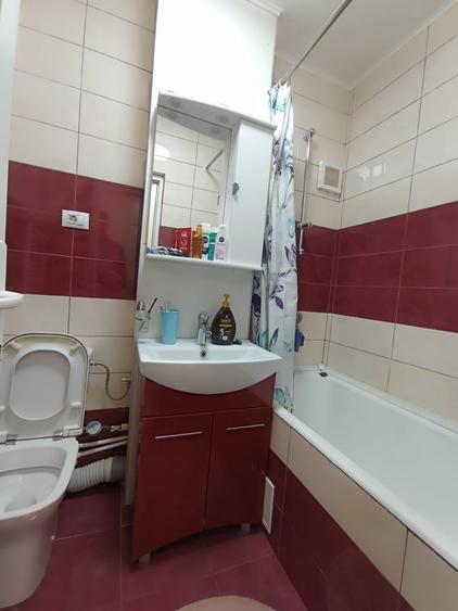 Apartament cu 2 camere decomandat în Podu Roș