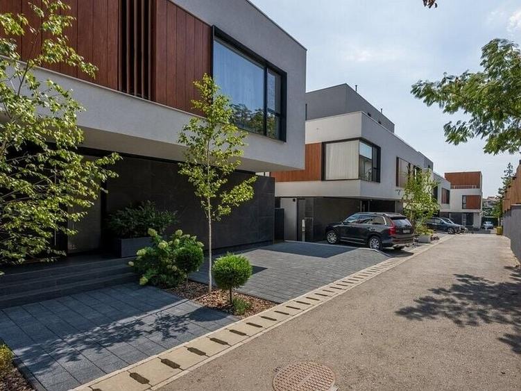 Duplex cu 5 camere cu Canalizare în Pipera