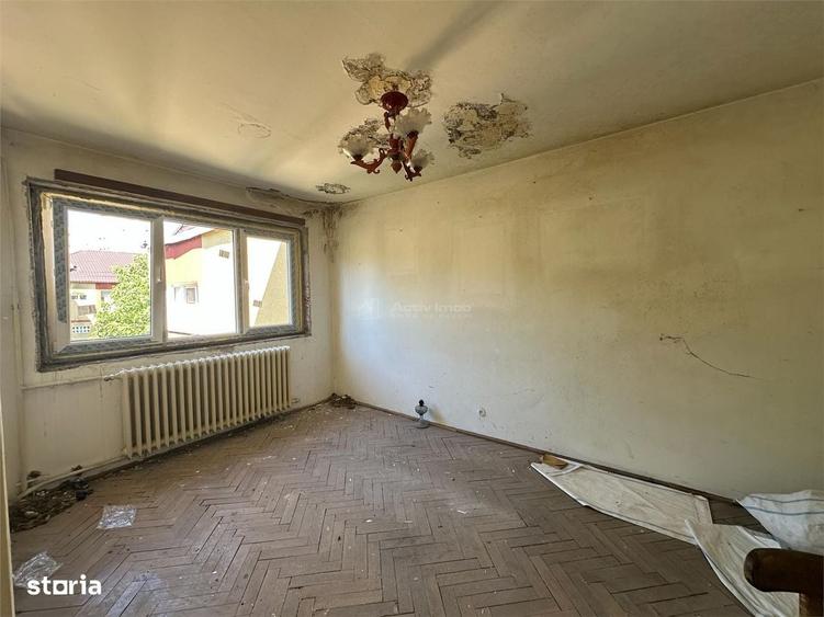 Apartament cu 3 camere semidecomandat în Central
