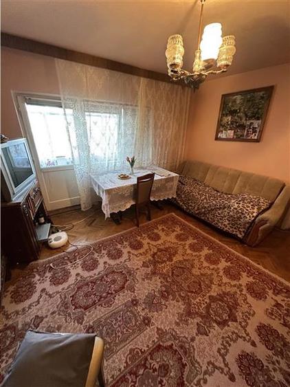 Apartament cu 3 camere decomandat în Aradului