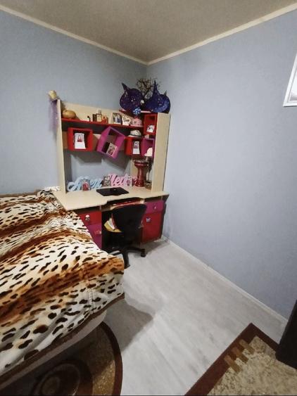 Apartament cu 3 camere decomandat în Florești