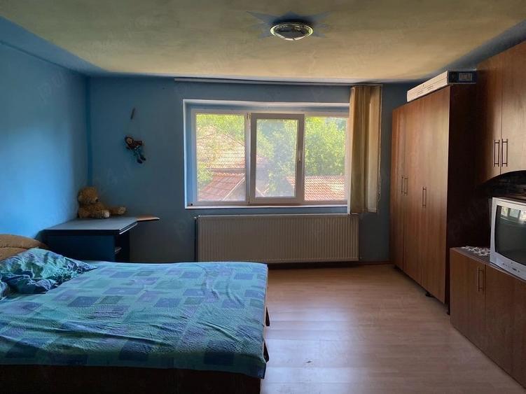 Casă cu 4 camere cu Teren 300 Mp în Viștea