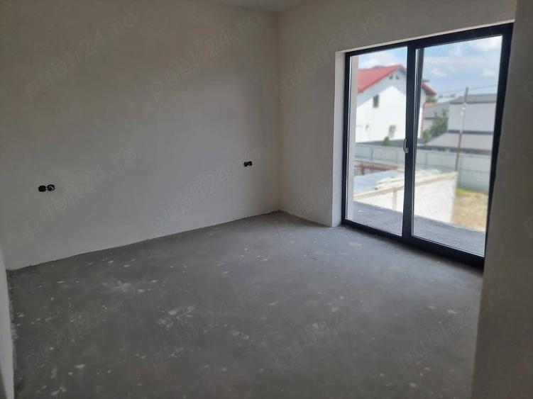 Casă cu 5 camere cu Teren 450 Mp în Bradu