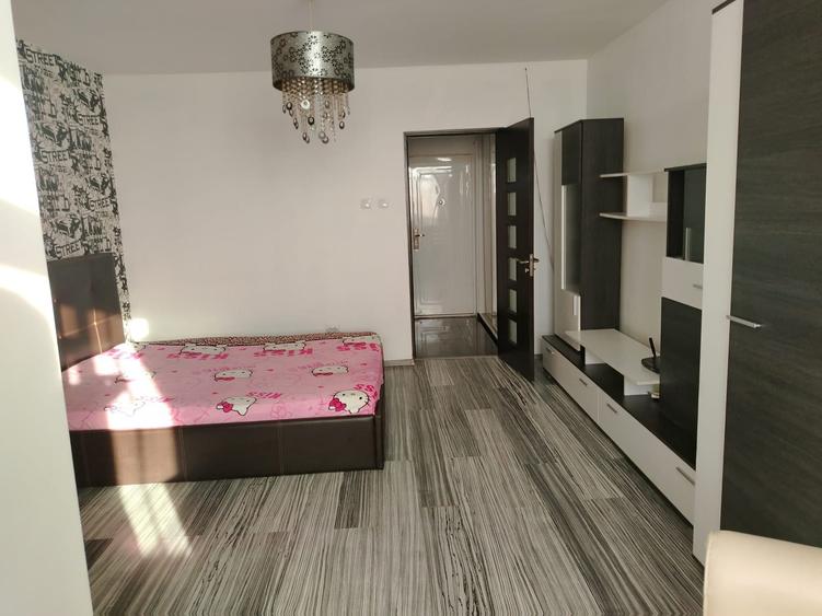Garsonieră decomandată în Podul de Piatră