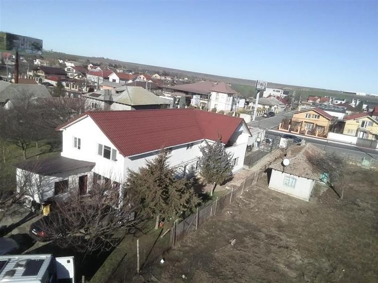 Casă individuală cu 8 camere cu Canalizare în Valu lui Traian