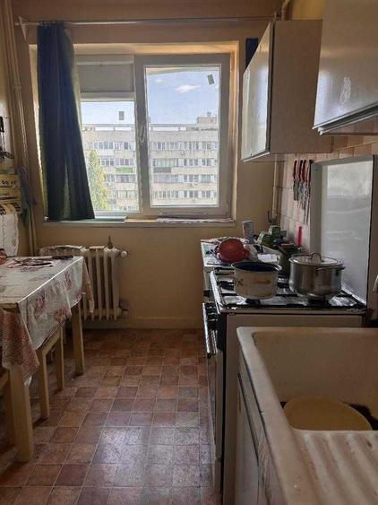 Apartament cu 3 camere semidecomandat în Militari