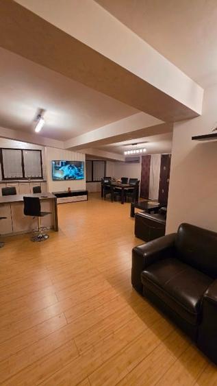 Apartament cu 4 camere decomandat, mobilat în Independenței