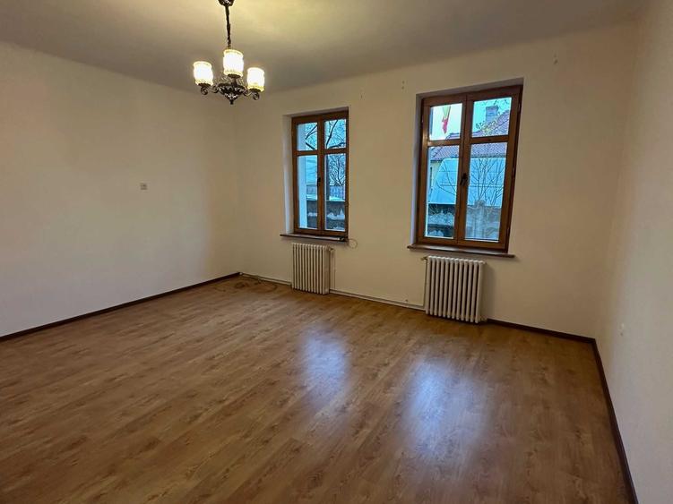 Casă cu 2 camere cu Teren 900 Mp în Cedonia