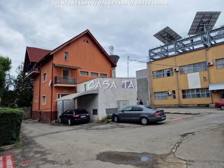 Casă individuală cu 6 camere cu Canalizare în Lotrului