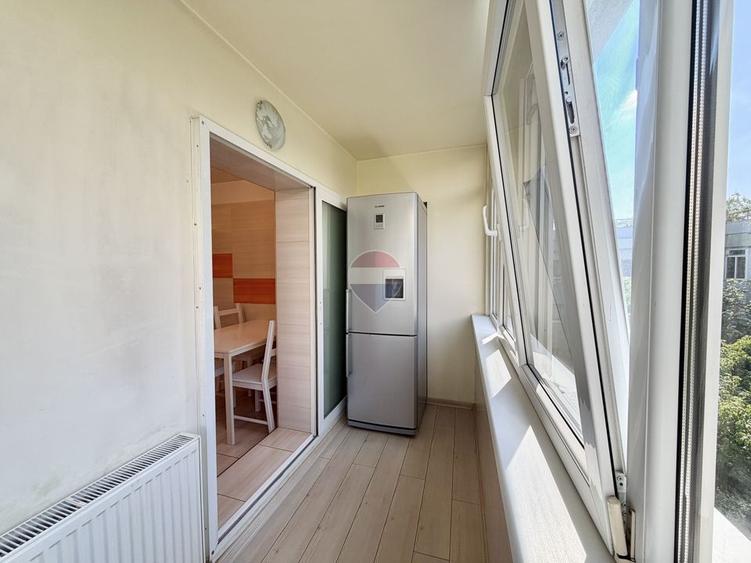 Apartament cu 3 camere decomandat, mobilat în Uverturii