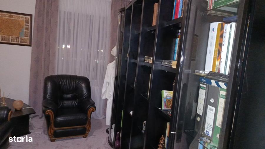 Apartament cu 3 camere în Vitan