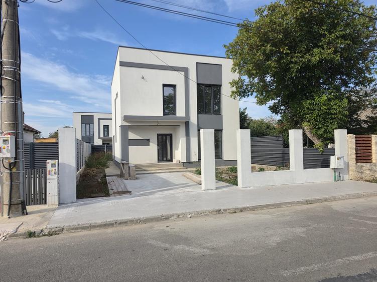 Casă individuală cu 4 camere cu Canalizare în Cumpăna
