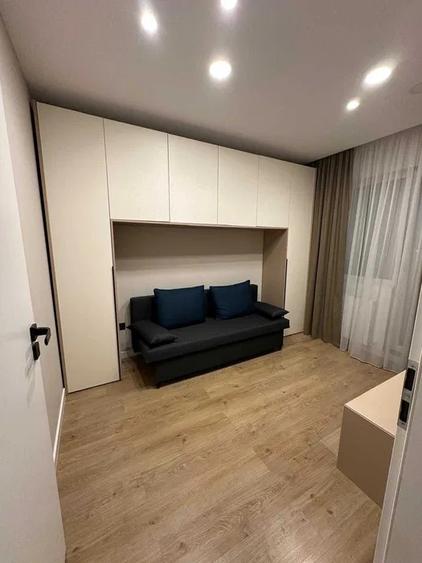 Apartament cu 3 camere semidecomandat, mobilat în Florești