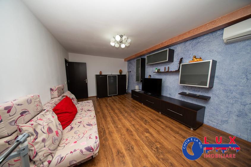 Apartament cu 3 camere decomandat, mobilat în C5