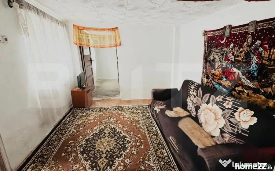 Casă cu 3 camere cu Teren 1948 Mp în Central