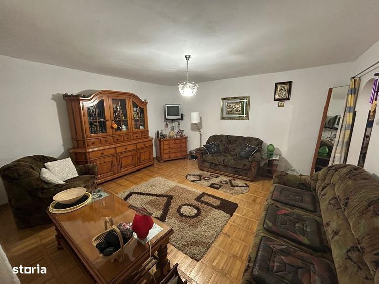 Apartament cu 4 camere decomandat în Sud