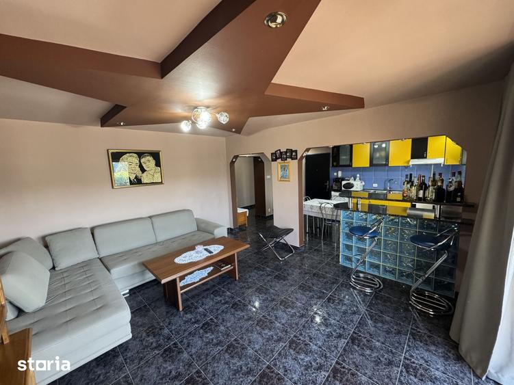 Apartament cu 4 camere decomandat în Micro 16