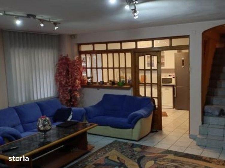 Casă cu 7 camere cu Teren 200 Mp în Vitan