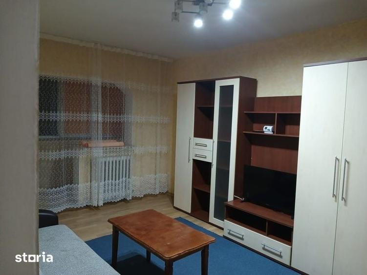 Apartament cu 3 camere în Podu Roș