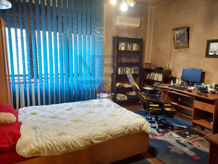 Apartament cu 4 camere semidecomandat, mobilat în Unirii