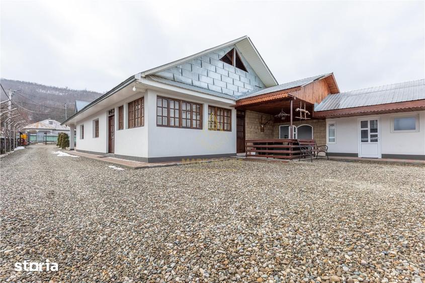 Casă cu 7 camere cu Teren 1500 Mp în Blăgești