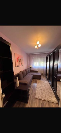 Apartament cu 3 camere decomandat în Răcădău