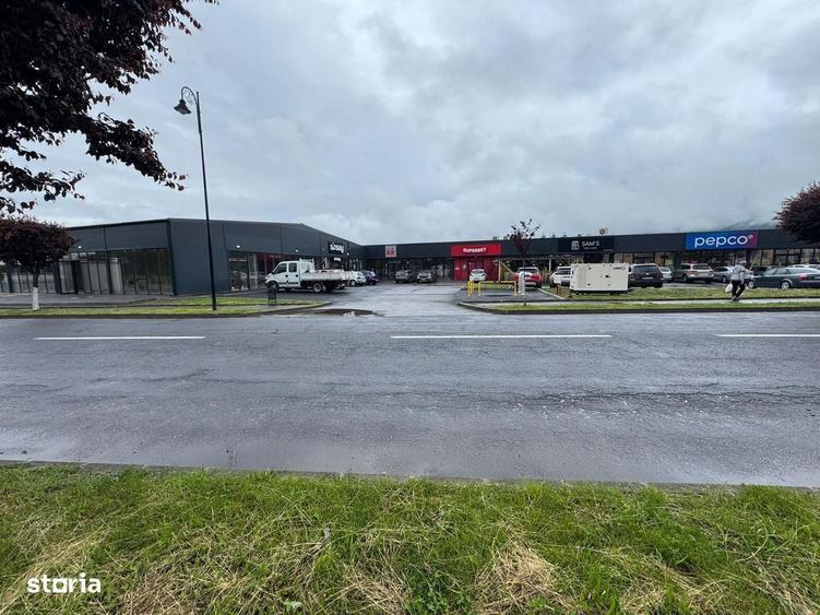 Spațiu comercial, de 2,878 mp, în Central