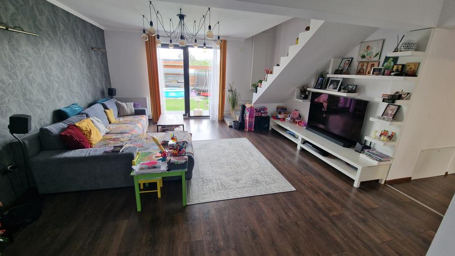 Casă cu 3 camere cu Teren 470 Mp în Sânpetru