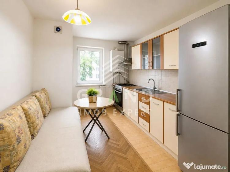 Apartament cu 3 camere decomandat în Central