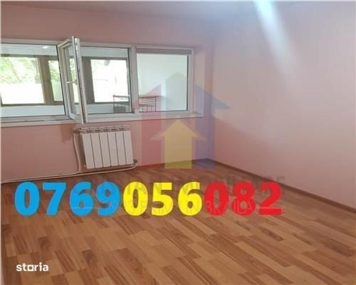 Apartament cu 3 camere semidecomandat în Gării
