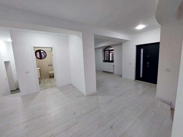 Casă individuală cu 5 camere cu Teren 719 Mp în Prelungirea Ghencea