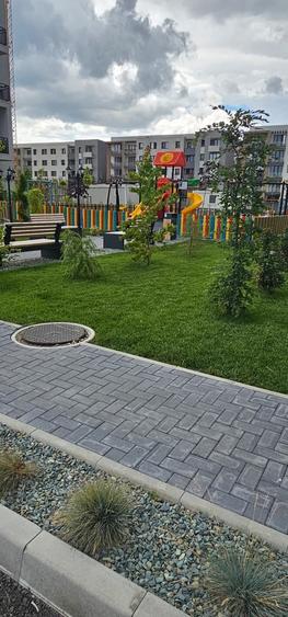 Apartament cu 2 camere decomandat în Tractorul