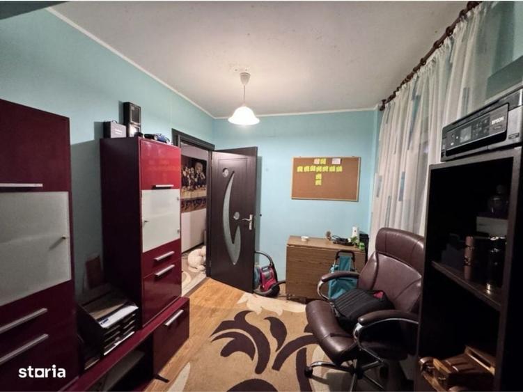 Apartament cu 4 camere semidecomandat în Florești