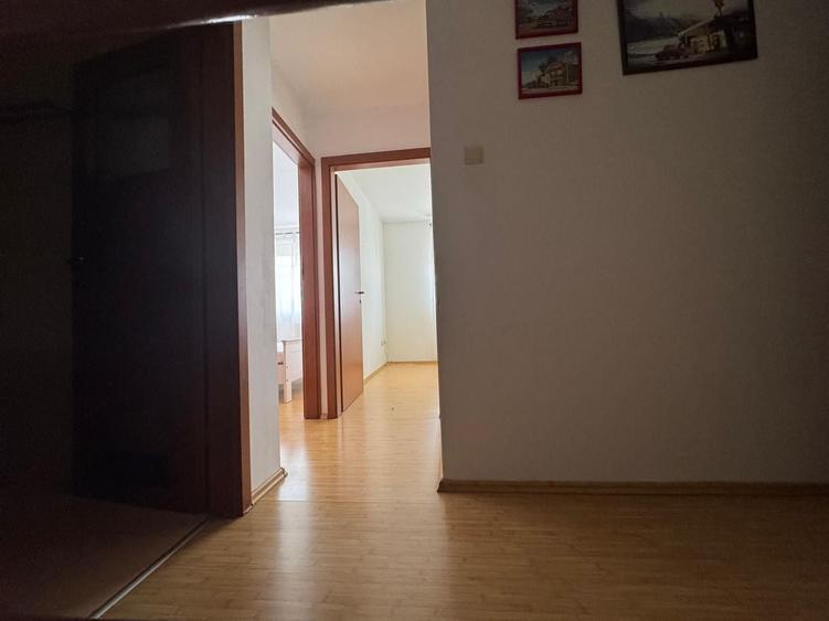Apartament cu 3 camere semidecomandat, mobilat în Hipodrom 4