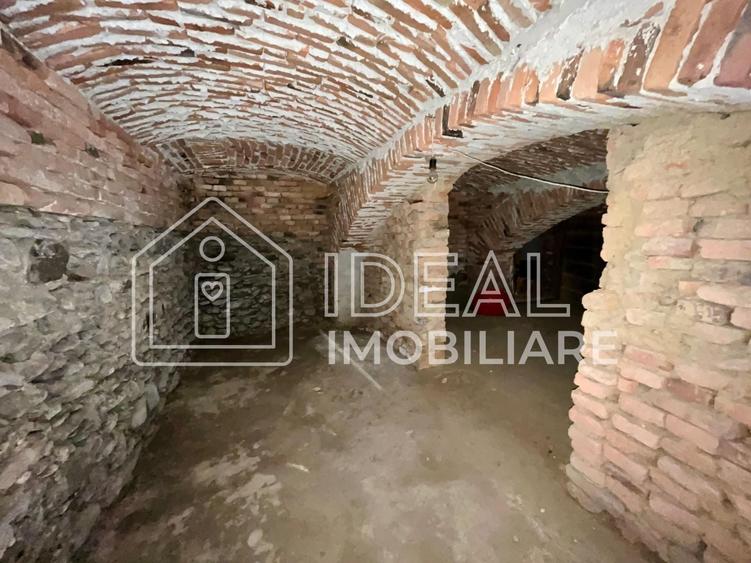 Casă individuală cu 4 camere cu Canalizare în Cârțișoara