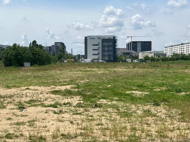 Teren de 23100 mp, în Central
