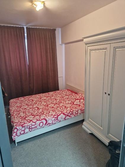 Apartament cu 3 camere decomandat, mobilat în Tei