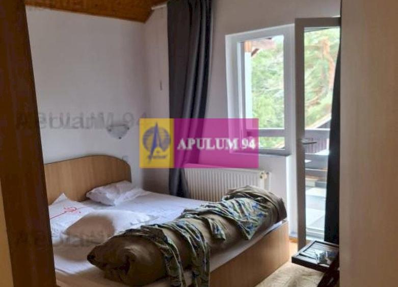 Casă individuală cu 9 camere cu Canalizare în Cumpătu