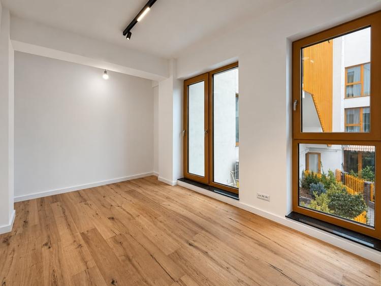 Apartament cu 3 camere decomandat în Domenii