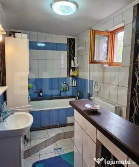 Casă cu 6 camere cu Teren 3000 Mp în Barcani