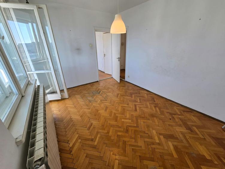 Apartament cu 3 camere decomandat în Gara de Nord
