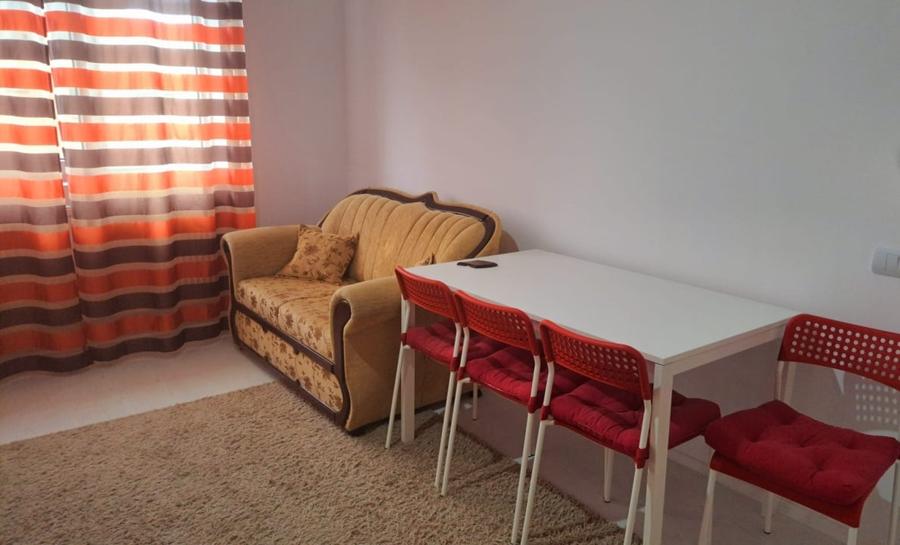 Apartament cu 2 camere semidecomandat, mobilat în Hotvon