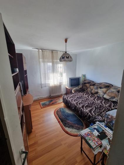Apartament cu 3 camere în Cetate