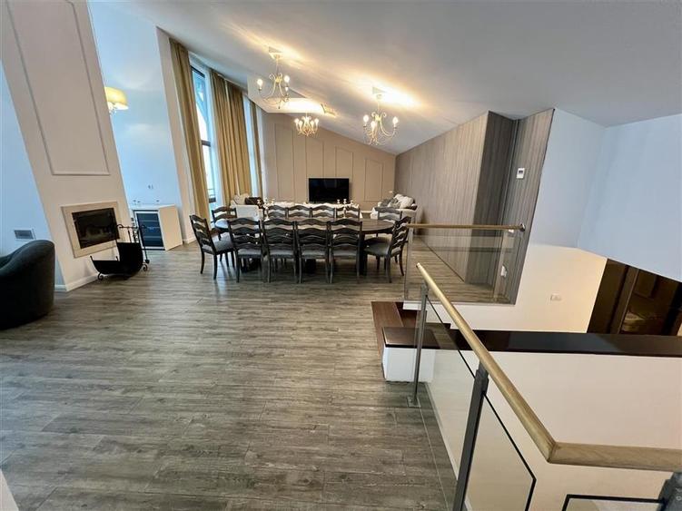 Apartament cu 6 camere decomandat, mobilat în Poiana Brașov