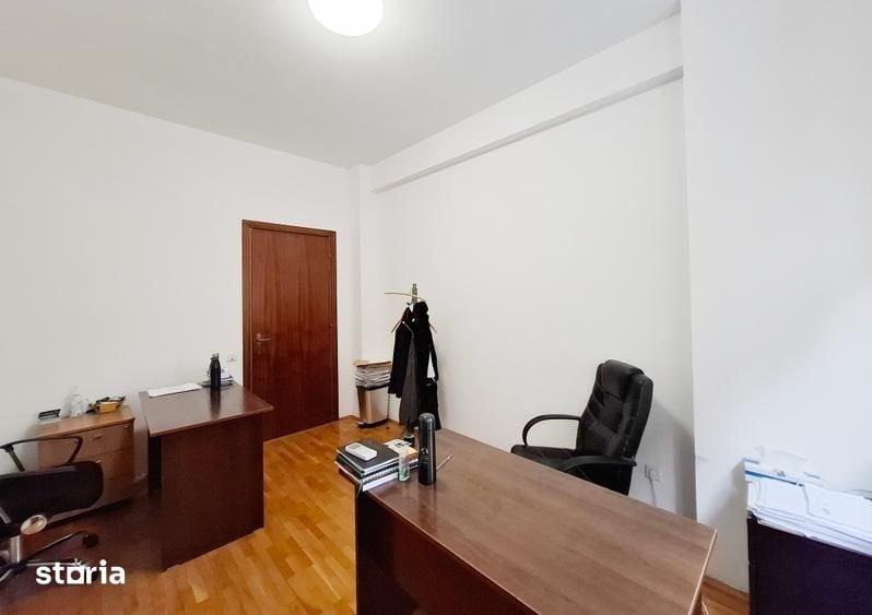 Apartament cu 4 camere în Primăverii