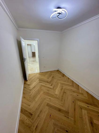 Apartament cu 3 camere decomandat în Palat