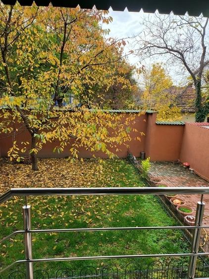 Casă individuală cu 12 camere cu Teren 350 Mp în Central